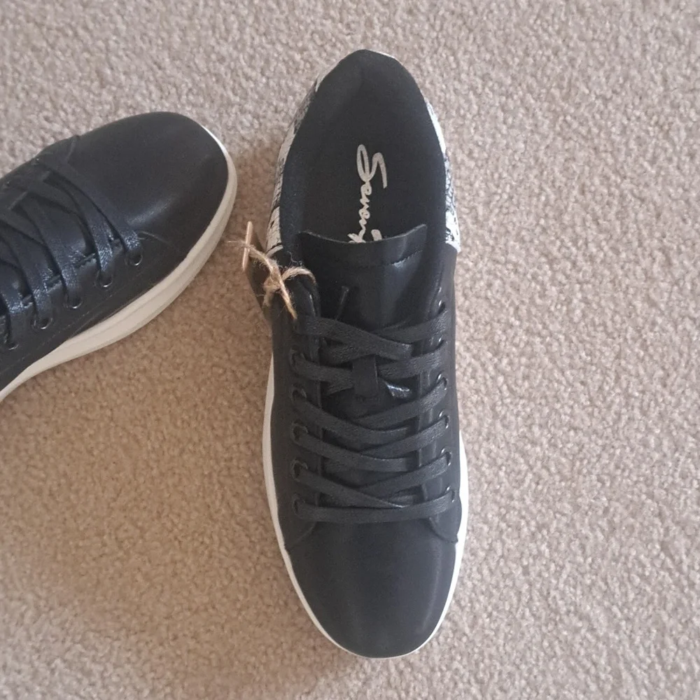 SIZE 10 SEVEN 7 MIKI SNEAKERS